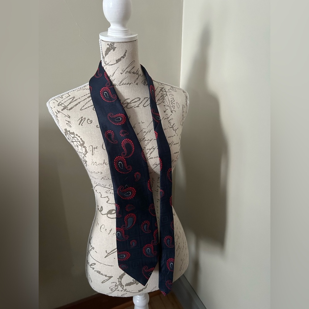 Louis Feraud Black and Red Patterned Tie